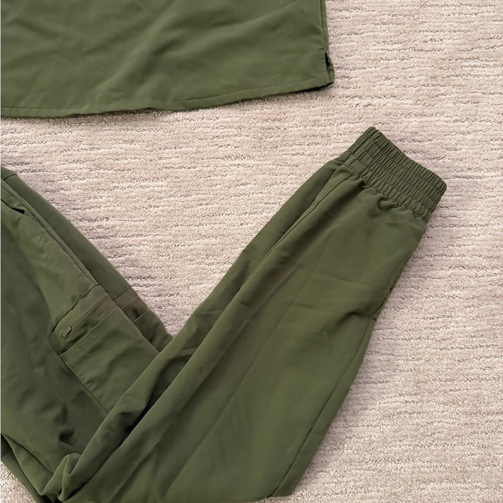 FIGS Dark Olive Scrub Set Top Jogger Pants - Picture 5 of 6